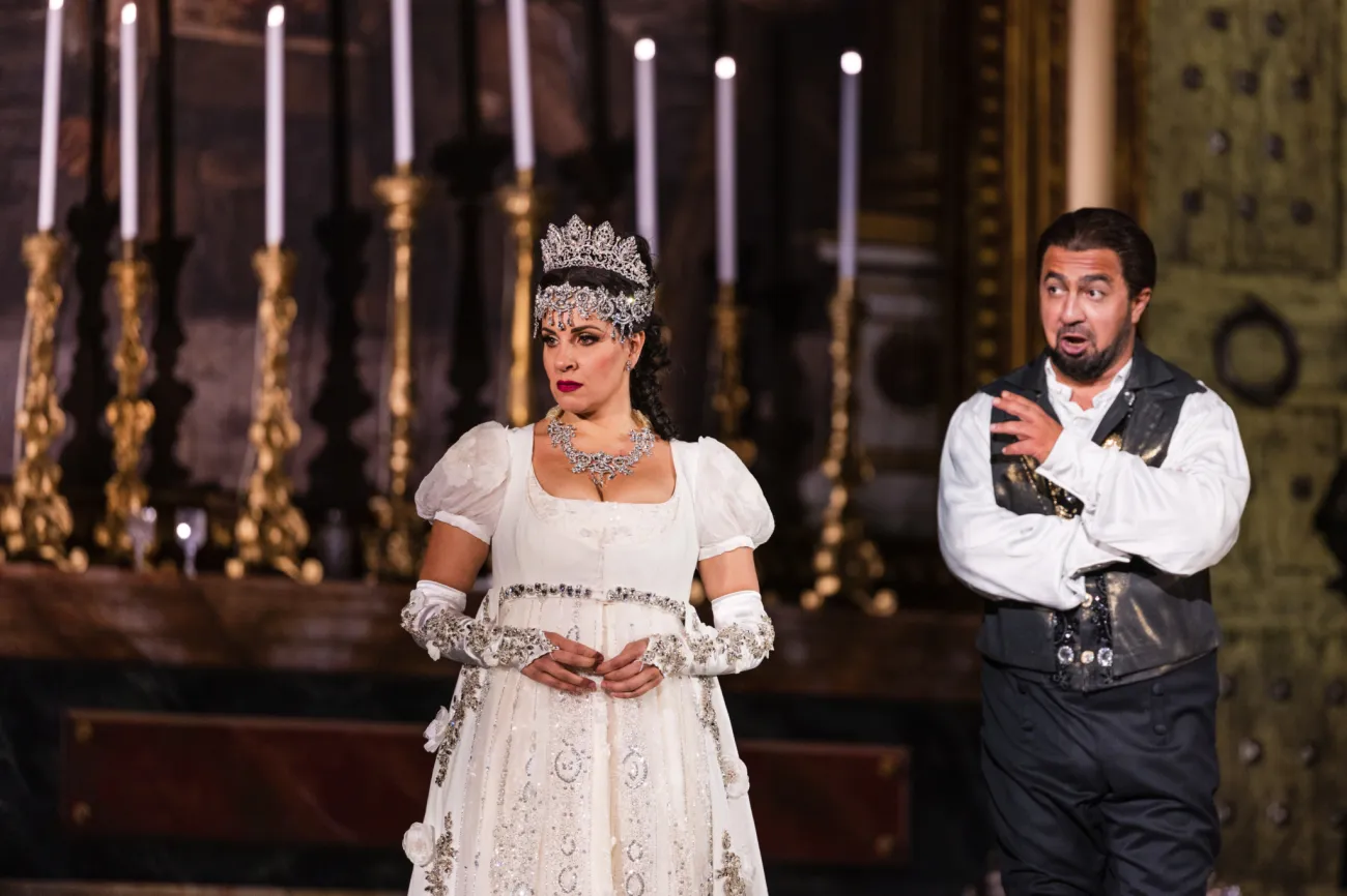Tosca und Scarpia im Bühnenbild